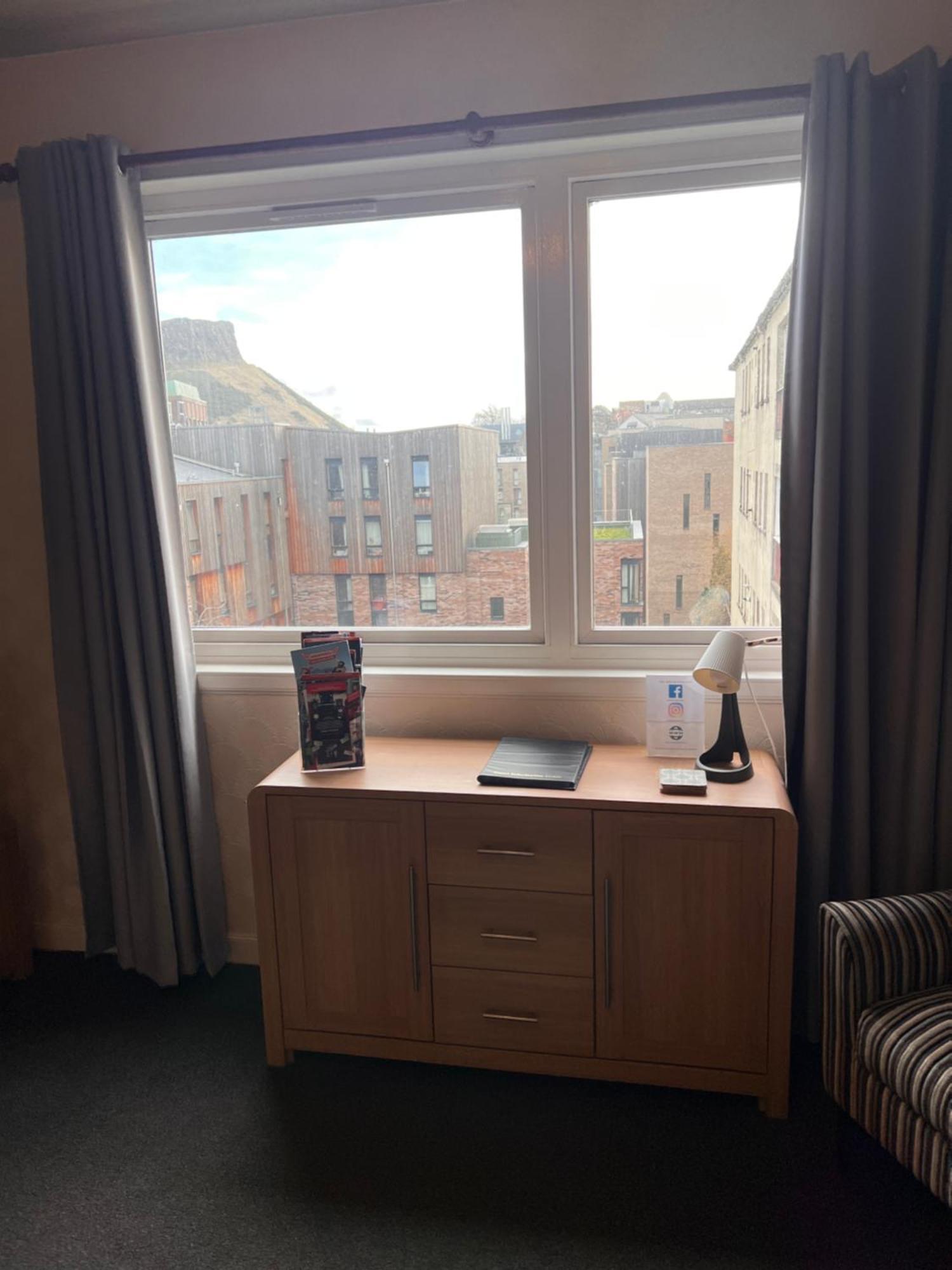 Crags View Apartment On The Royal Mile Edimburgo Exterior foto